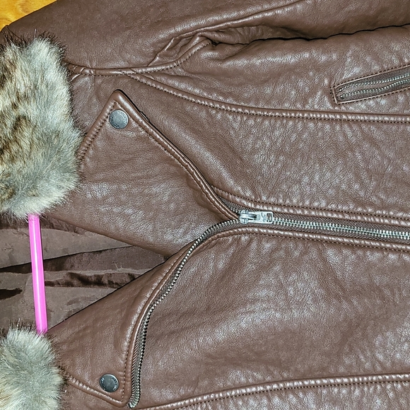 Hollister Faux leather jacket with Faux fur collar - Picture 3 of 14
